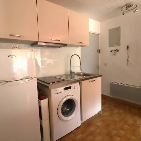 T2 Avec Terrasse Et Parking A 350m De La Plage, Proche Commerces. - Fr-1-307-217