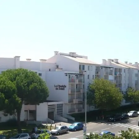 T2 Avec Terrasse Et Parking A 350m De La Plage, Proche Commerces. - Fr-1-307-217 * Le Grau-du-Roi