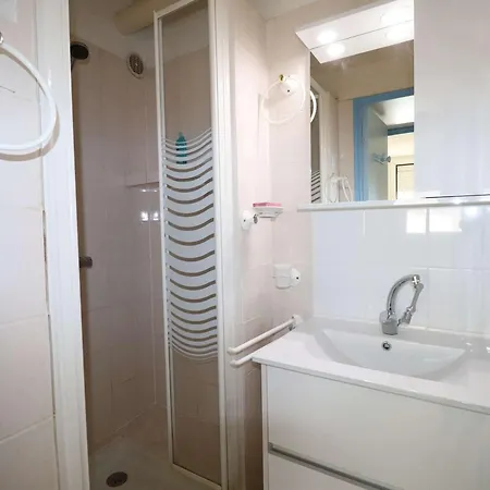 T2 Avec Terrasse Et Parking A 350m De La Plage, Proche Commerces. - Fr-1-307-217 * Le Grau-du-Roi