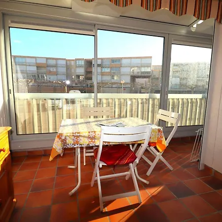 T2 Avec Terrasse Et Parking A 350m De La Plage, Proche Commerces. - Fr-1-307-217