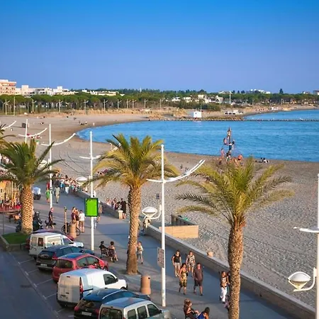 T2 Avec Terrasse Et Parking A 350m De La Plage, Proche Commerces. - Fr-1-307-217 * Le Grau-du-Roi
