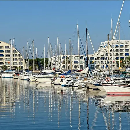 T2 Avec Terrasse Et Parking A 350m De La Plage, Proche Commerces. - Fr-1-307-217 아파트