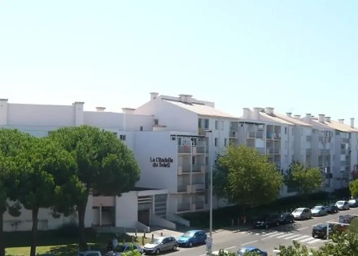 T2 Avec Terrasse Et Parking A 350m De La Plage, Proche Commerces. - Fr-1-307-217 * Le Grau-du-Roi