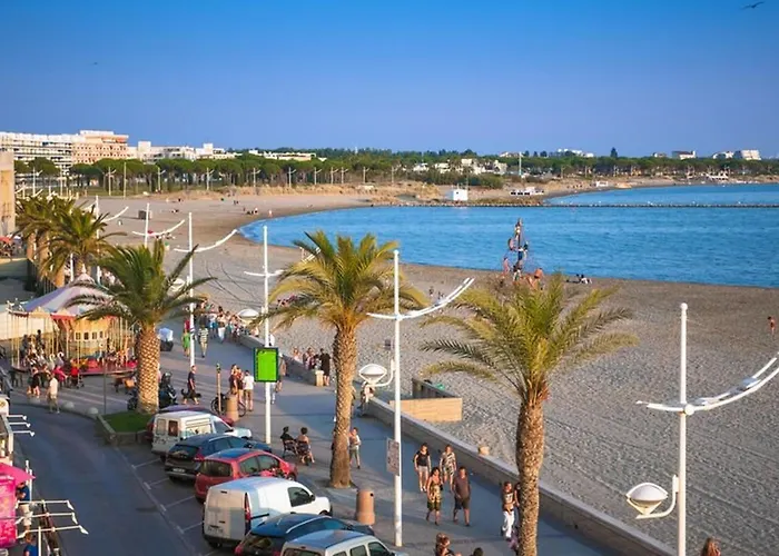 T2 Avec Terrasse Et Parking A 350m De La Plage, Proche Commerces. - Fr-1-307-217 * Le Grau-du-Roi