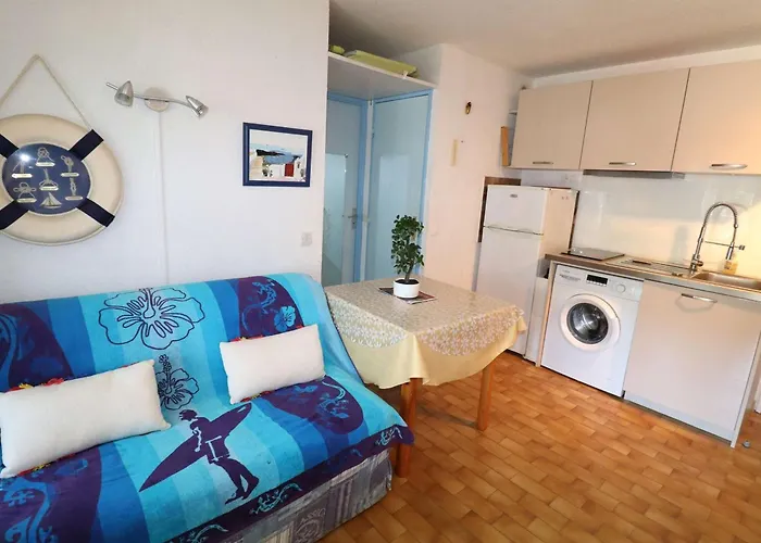 T2 Avec Terrasse Et Parking A 350m De La Plage, Proche Commerces. - Fr-1-307-217 *